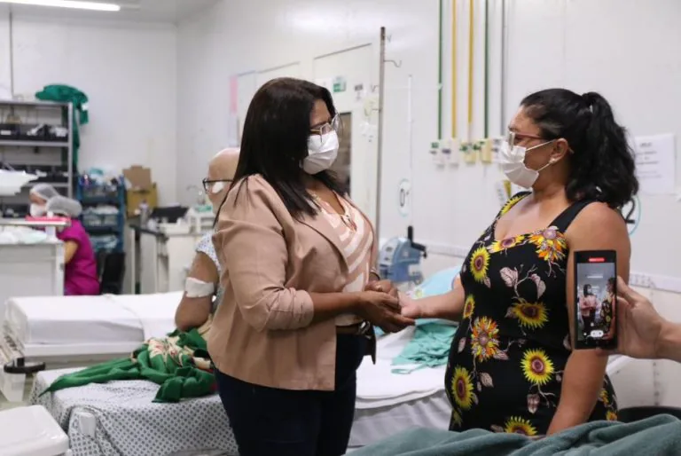 Nilda visita UPA de Parnamirim e garante abastecimento de remédios em curto prazo