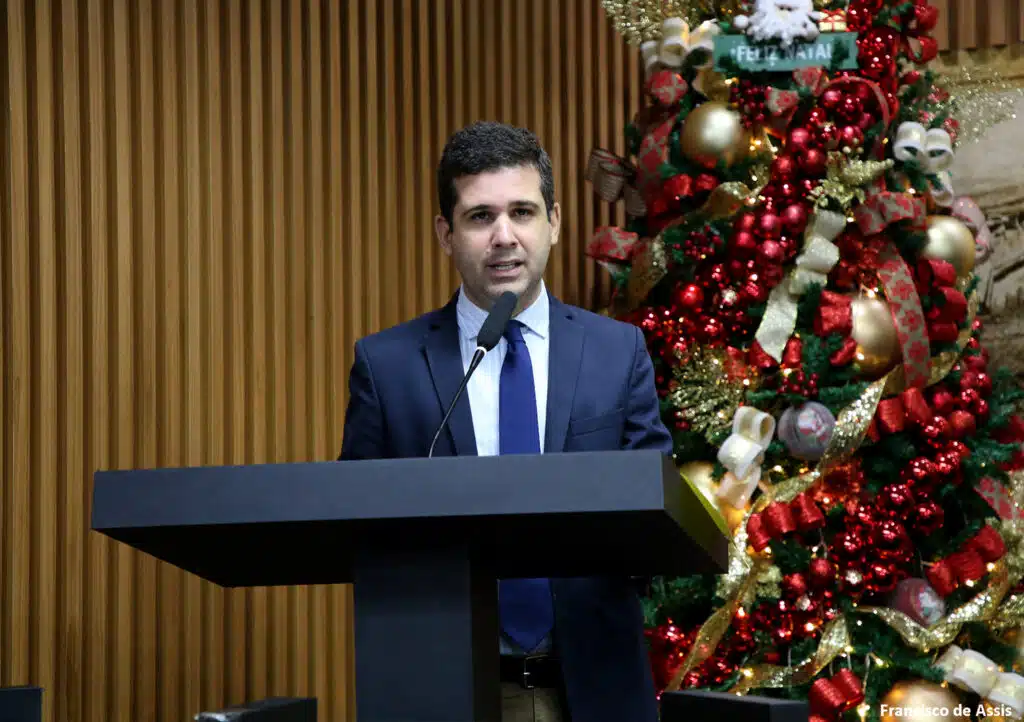 Semsur troca 500 lâmpadas queimadas em Natal e promete avanço na iluminação em 90 dias