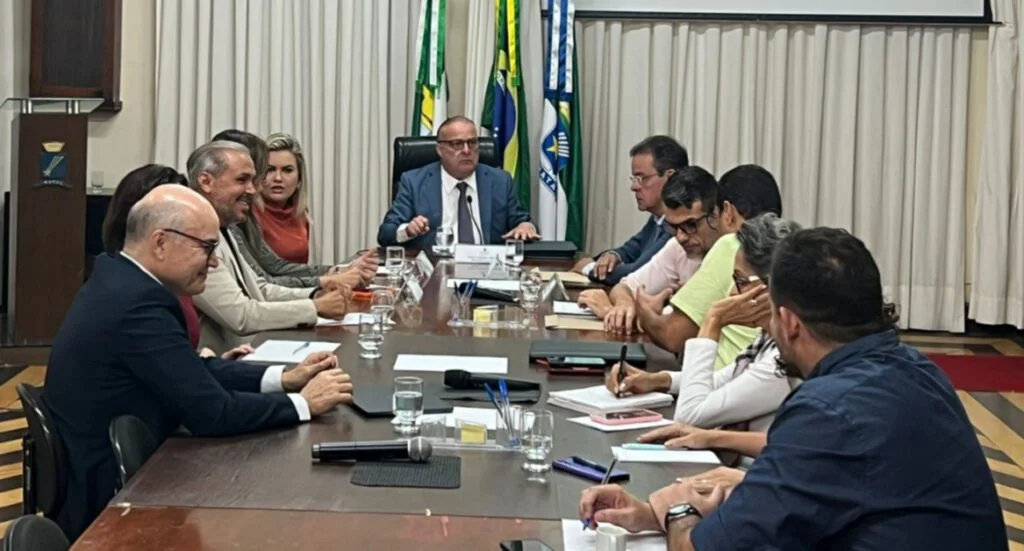 Paulinho reúne secretários, anuncia corte de jetons e diárias e inicia plano dos 100 primeiros dias de gestão