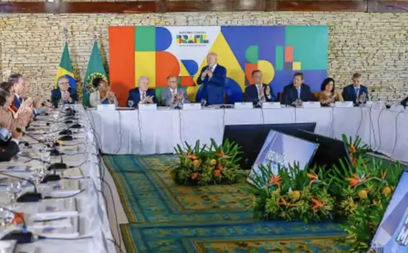 Lula fez reunião para terceirizar responsabilidades