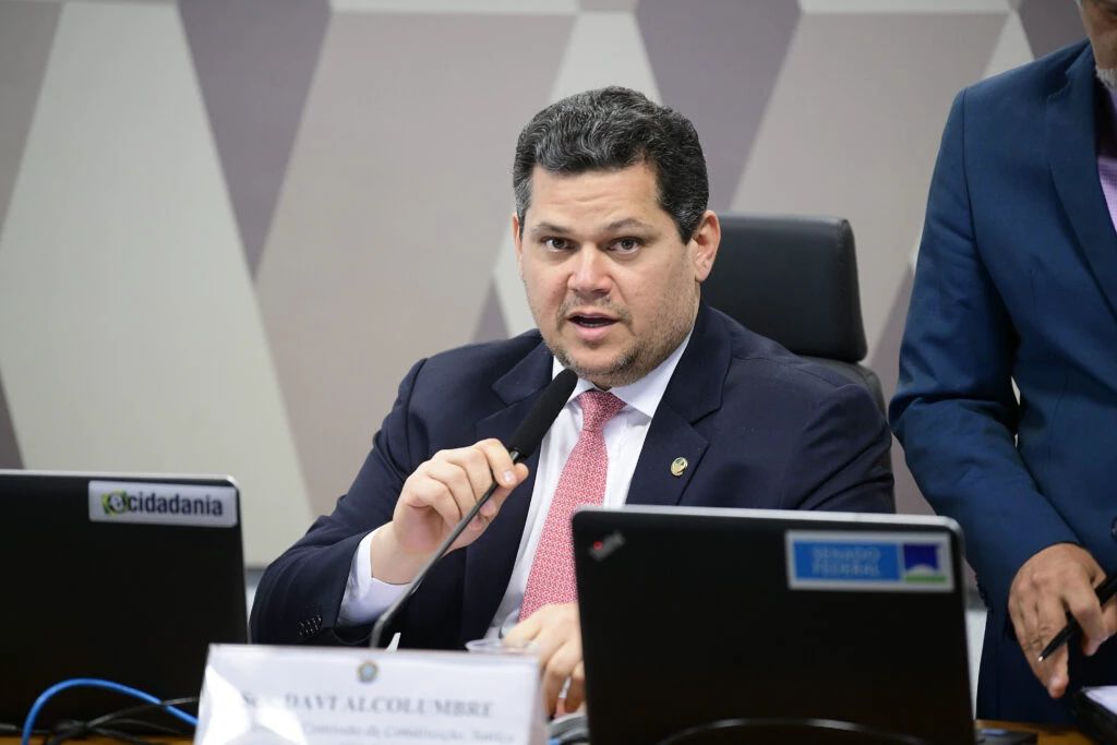 Com Alcolumbre, chance de impeachment de Moraes é nula