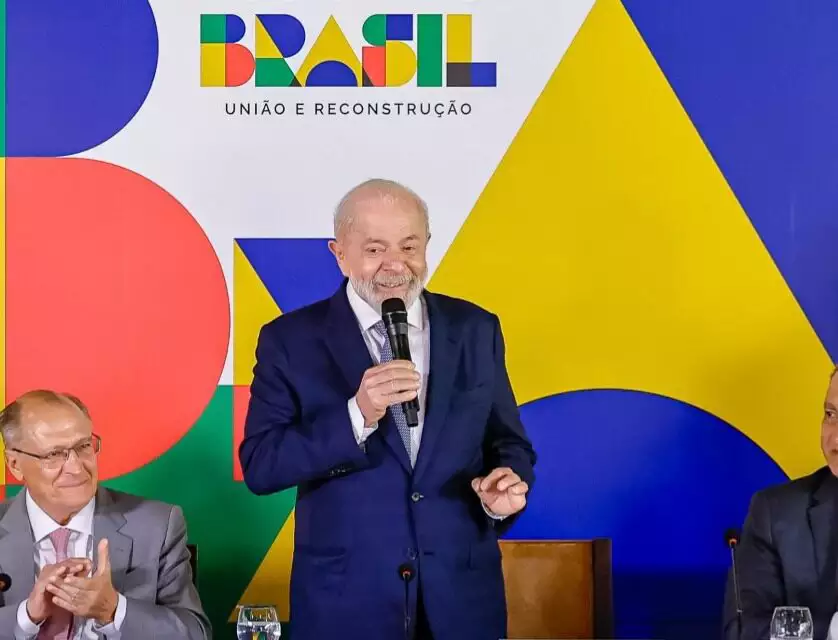 Lula e ministros terão reajuste em fevereiro e salários chegam a R$ 46,3 mil