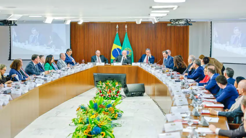 Ministros de Lula torram R$10,2 milhões em viagens