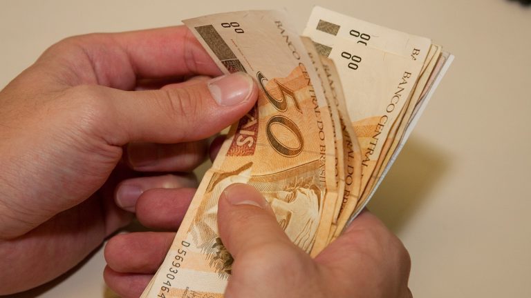 Em 2025, salário dos servidores estaduais no RN será pago no dia 30 de cada mês