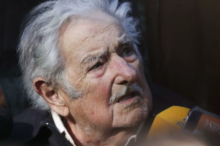 Mujica não fará mais tratamento contra o câncer: ‘Estou morrendo’