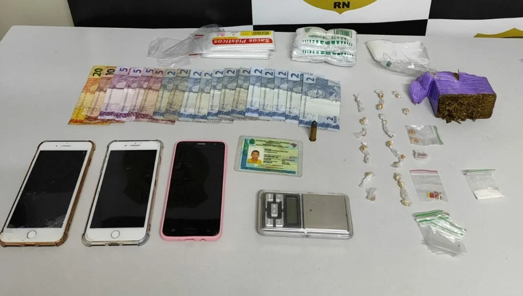 Suspeitos de tráfico e intimidação de moradores em condomínio são presos na Grande Natal