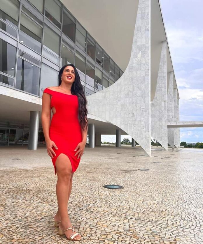 Primeira trans eleita em Natal, Thabatta Pimenta diz que é “oposição a tudo que for contra os direitos das pessoas”