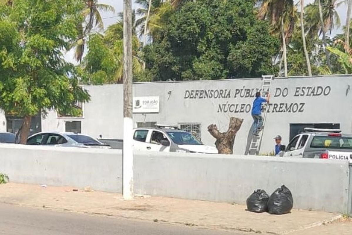 Defensoria Pública de Extremoz é alvo de assalto. Vigilante tem arma e colete roubados