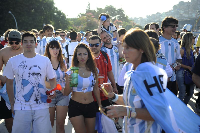 Câmbio favorável deve provocar uma “avalanche” de argentinos no Brasil