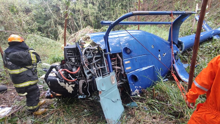 Casal morre após queda de helicóptero em São Paulo; filha e piloto são resgatados com vida