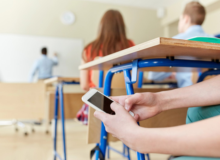 Lula sanciona nesta segunda (13) Projeto de Lei que proíbe celulares nas escolas