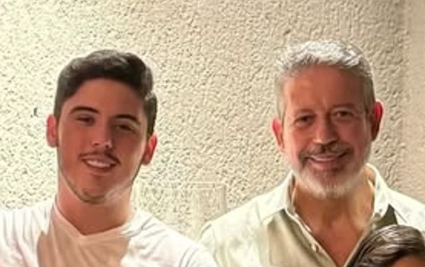 Com 18 anos, filho de Lira ganha cargo público e salário de R$ 8 mil