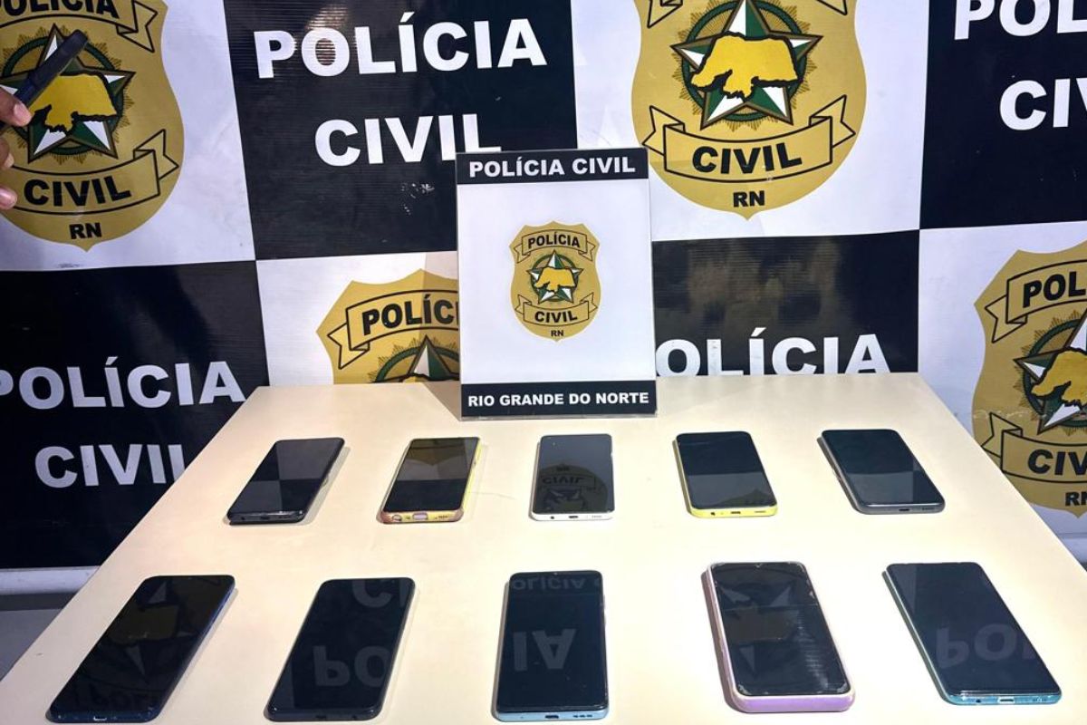 Polícia Civil entrega 120 celulares furtados e roubados aos devidos proprietários
