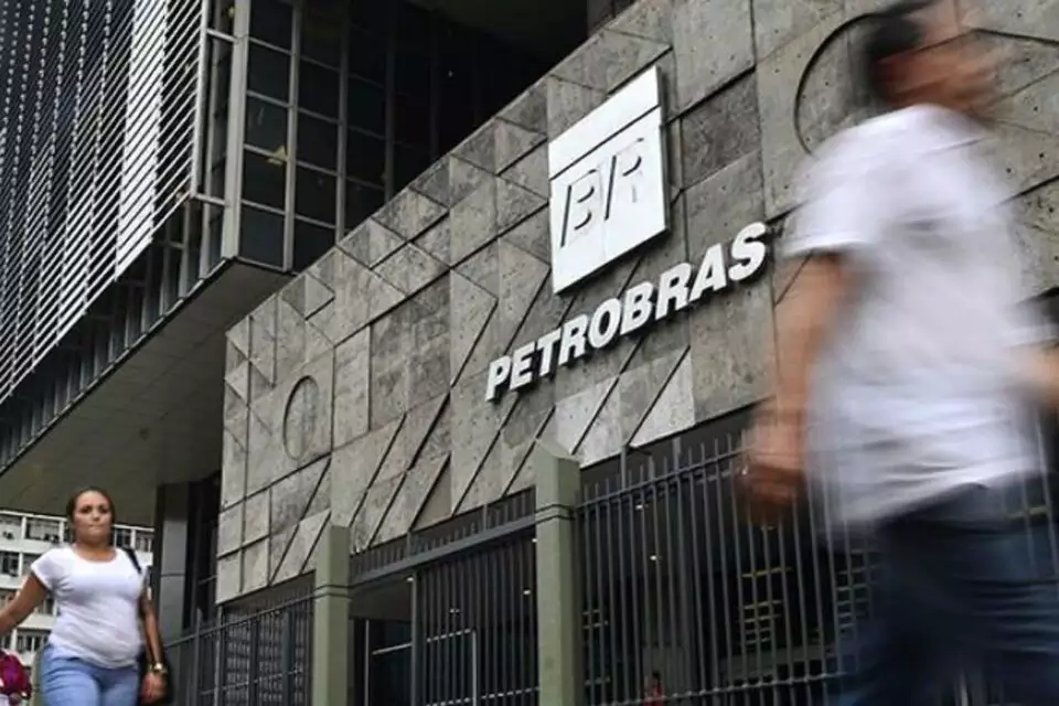 Até a Petrobras agora dá prejuízo: R$17 bilhões em três meses