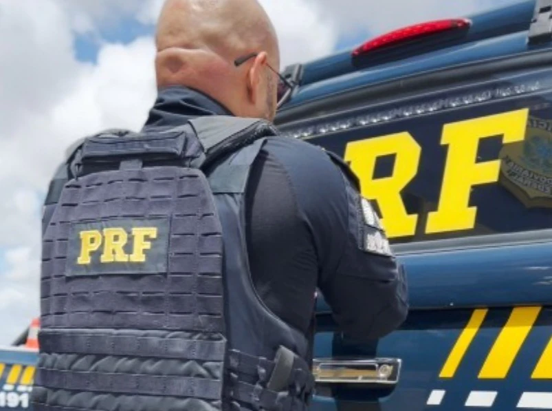 Motorista de caminhão apresenta documento falso do veículo e acaba preso pela PRF no RN