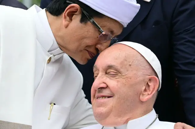 Papa Francisco recebe extrema-unção e está “no fim da vida”, afirma imprensa italiana