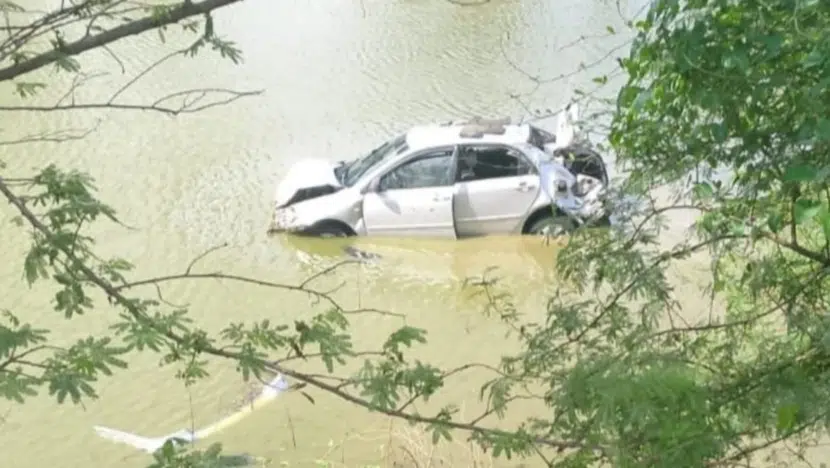 Mulher e crianças são resgatadas após ficarem presas em carro durante alagamento em Macau