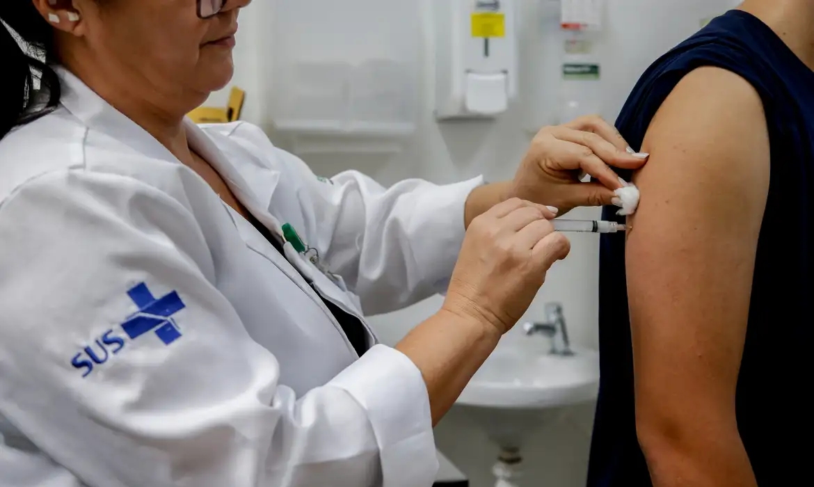 Secretaria de Saúde convoca natalenses para receber a segunda dose da vacina contra a dengue