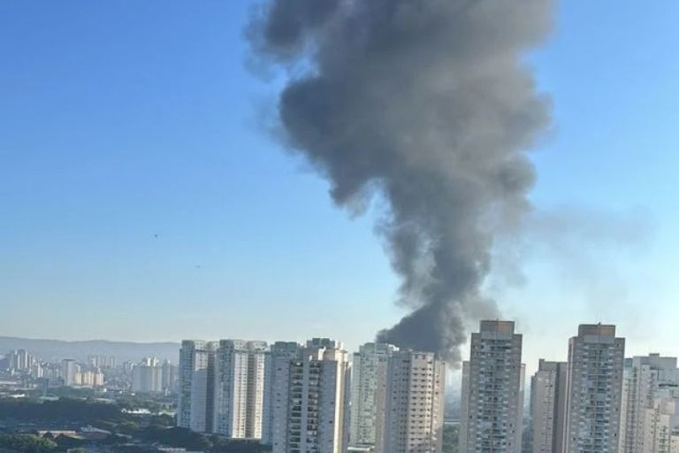 Queda de avião nesta manhã em São Paulo deixa dois mortos