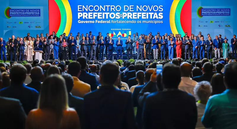 Mesmo na ruína, estatais patrocinam evento-palanque milionário para Lula