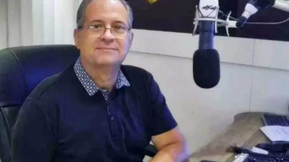 Locutor morre ao vivo durante programa de rádio no Recife