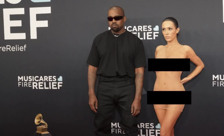 Esposa de Kanye West choca ao ir ao Grammy totalmente pelada