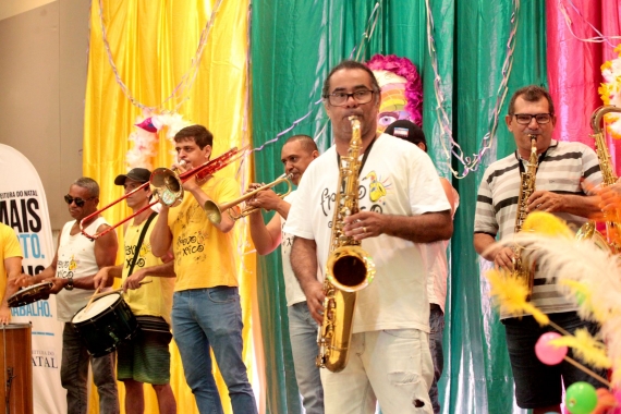 Se Parar Eu Caio apresenta camiseta oficial e outras novidades em último ensaio gratuito antes da folia