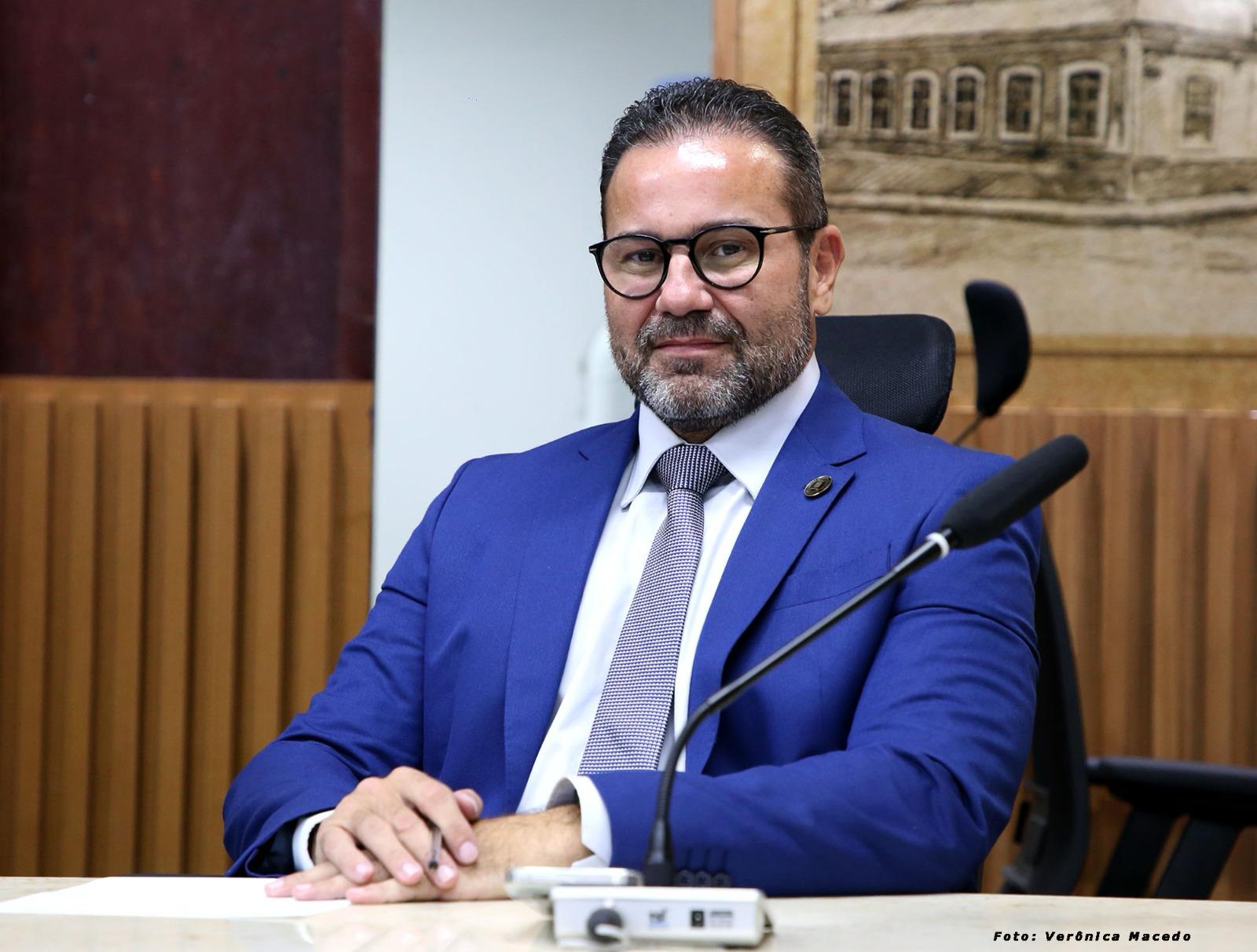 Vereador Irapoã cria projeto que institui a Comenda "Oftalmologista Dr. Araken Britto de Sousa"