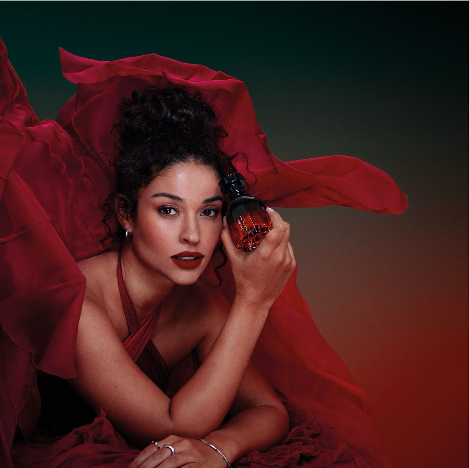 O Boticário lança Floratta Red Passion, a versão mais intensa da linha Red, uma das mais queridas pela comunidade, com fixação de até 12 horas