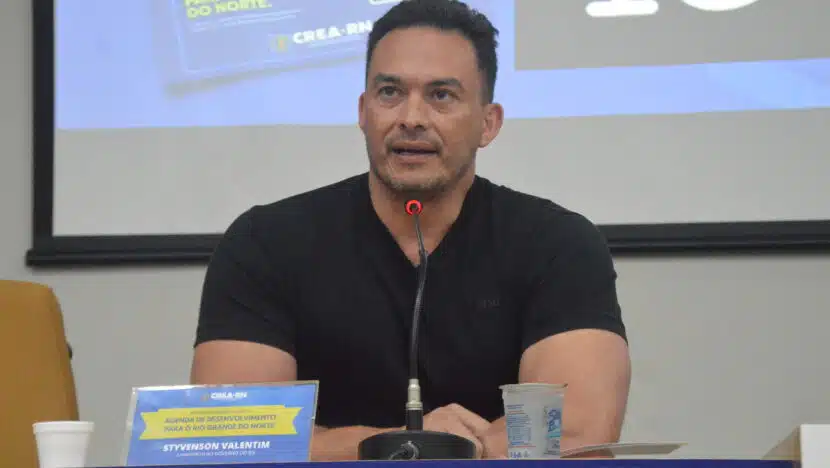 Styvenson pressiona prefeito de Mossoró: ‘Três meses com R$ 11 milhões parados é crime contra a saúde’