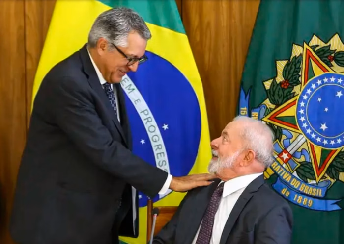Ministros de Lula apontam “fogo amigo” dentro do Palácio do Planalto