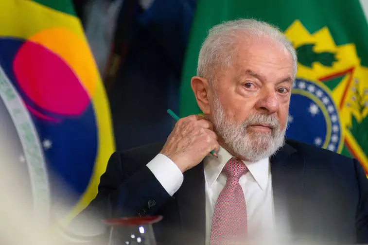 Líder português diz que levaria algemas se fosse encontrar Lula