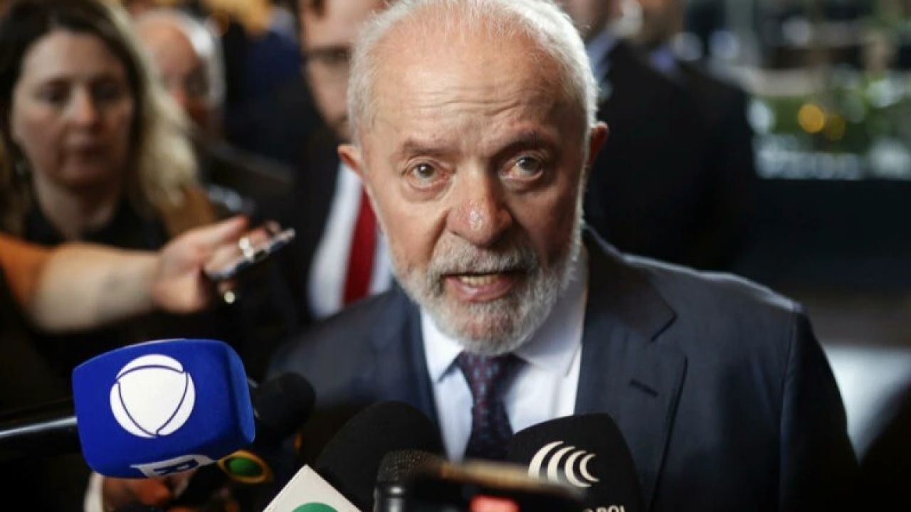 Após as declarações de Lula sobre a economia, o dólar sobe e a Bolsa registra queda
