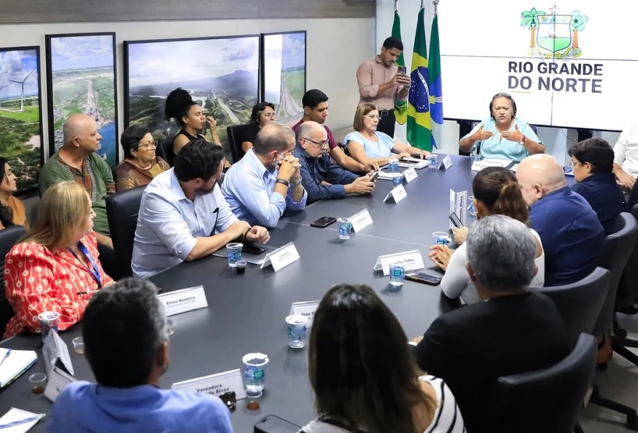 Após anúncio de greve, governo Fátima recua e anuncia que dará reajuste para todos os professores