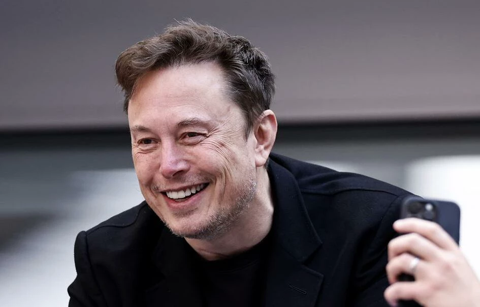 Musk lança novo chat de IA nesta segunda (17) e diz ser o mais inteligente do mundo