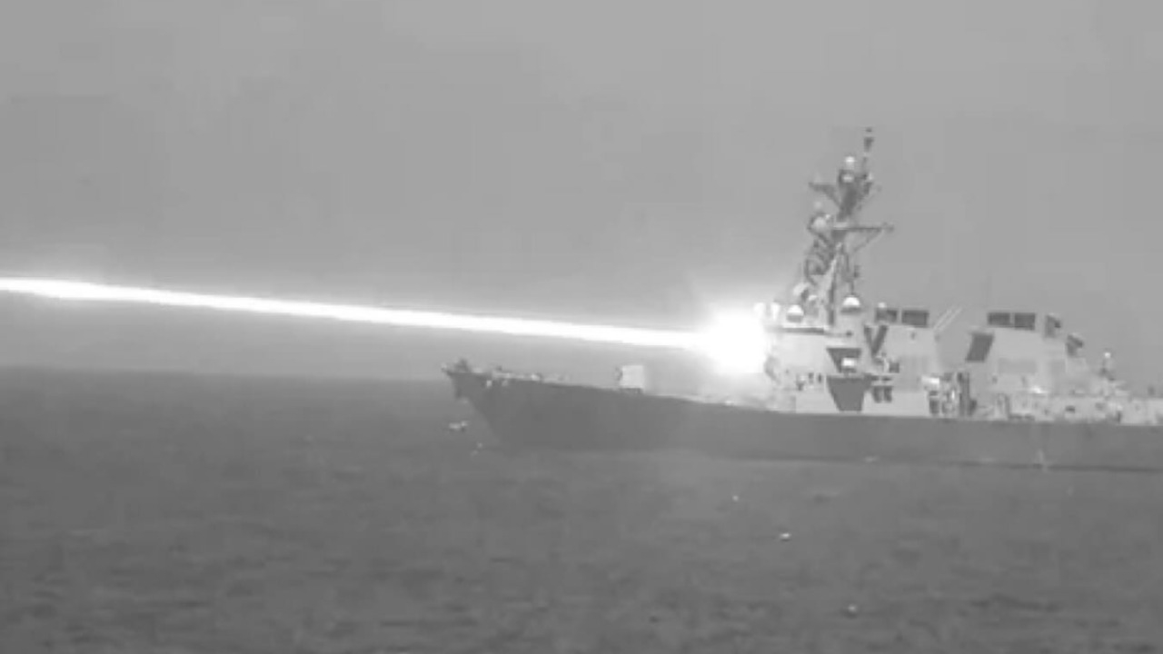 Marinha dos EUA realiza teste inédito com arma laser