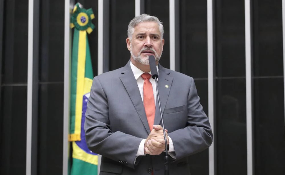 Ex-ministro de Lula pedirá à PGR que Bolsonaro use tornozeleira