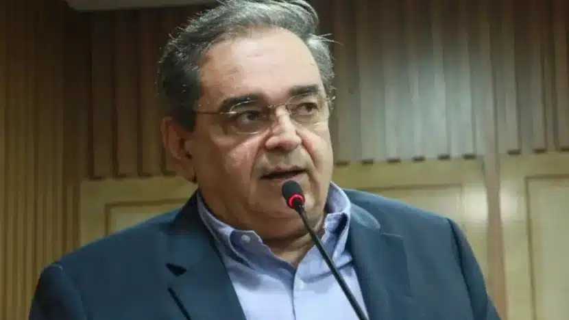 Álvaro diz que decisão de se lançar pré-candidato ao Governo não foi combinada com Rogério e Styvenson