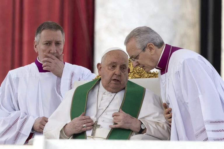 Papa Francisco está em “situação clínica complexa”, diz Vaticano