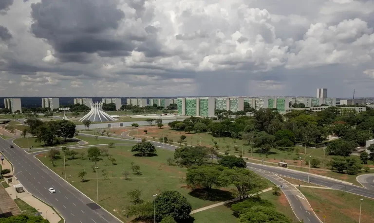 Prefeitos de todo Brasil irão se reunir em Brasília a partir desta terça-feira (11)