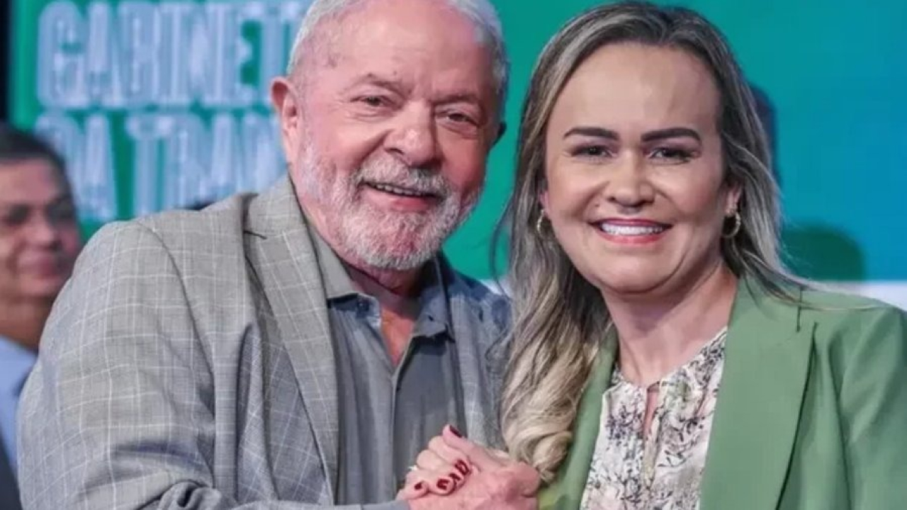 Ex-ministra de Lula contratou empresa suspeita de desvio em livros