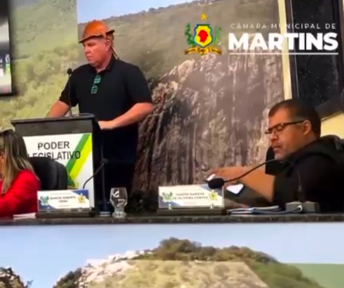 Vereador de Martins (RN) propõe que Prefeitura doe 250 reais para cada bloco comprar bebida, prefeito manda calar a boca