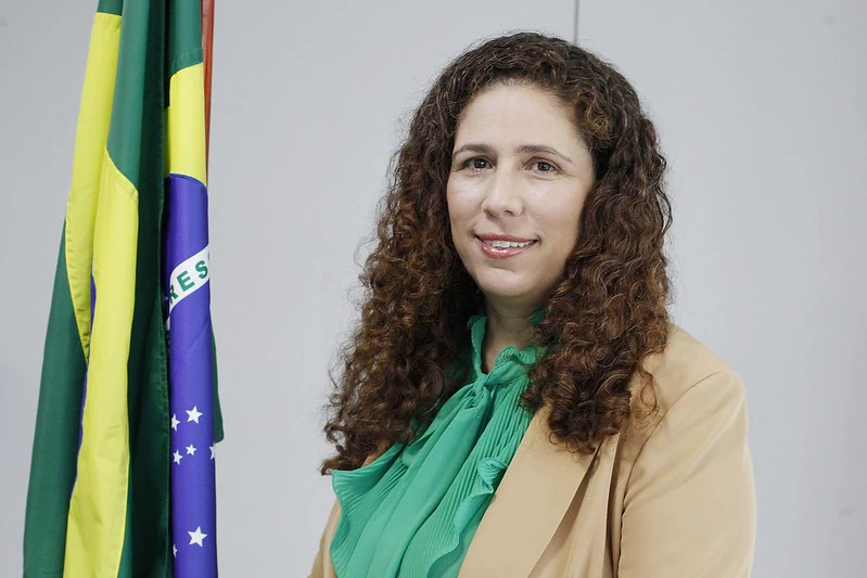 Ministra nega rombo nas estatais com R$ 8,1 bilhões de déficit