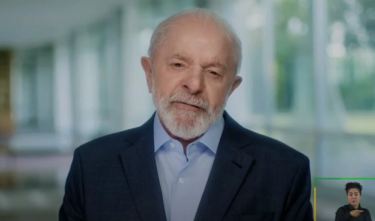 Lula, agora, diz que pegou ‘país destruído’ e anuncia mais gastos