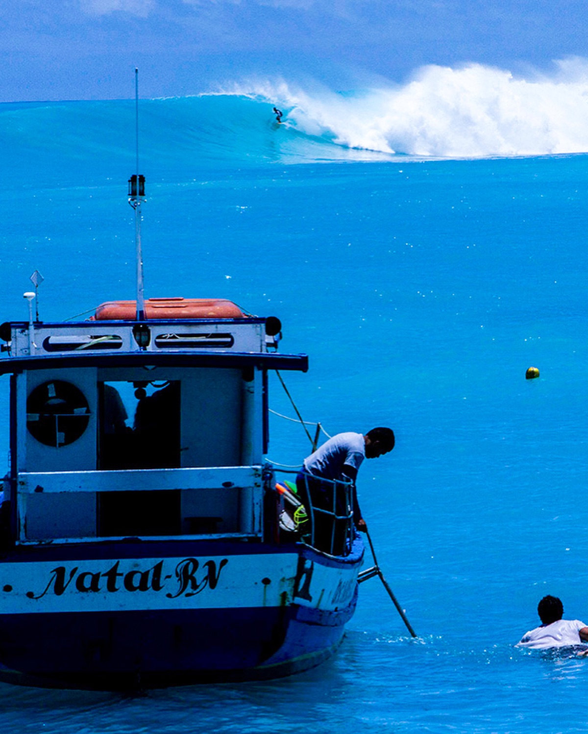 Grandes ondas em Guamaré (RN) atraem surfistas de todo Brasil em evento