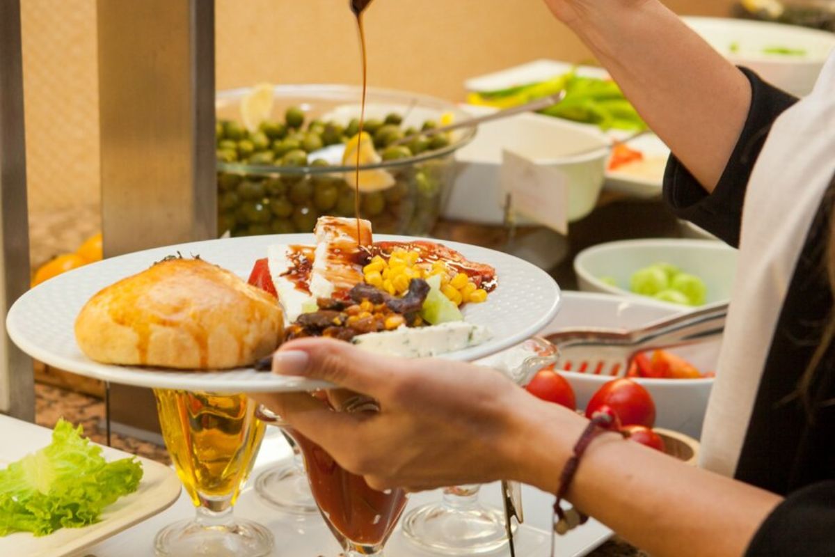Preço médio de alimentação self-service em Natal chega a R$ 82,78, aponta Procon