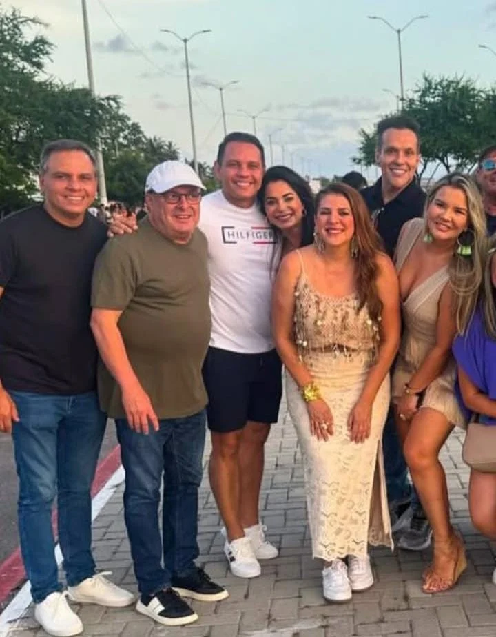 Prefeito Paulinho Freire marca presença no carnaval da Redinha