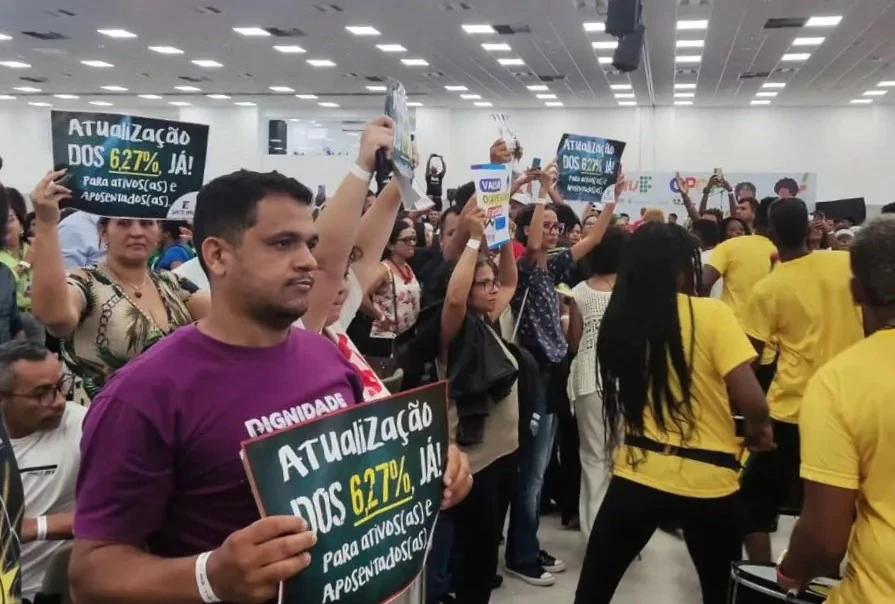 Governo do RN faz nova proposta de reajuste para professores, com 4,83% em abril e 1,44% em dezembro