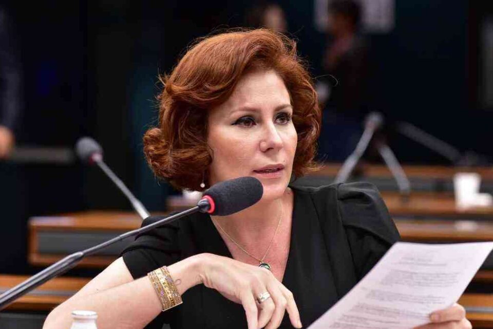 Deputada aciona TCU para investigar gastos de Janja em estranha viagem