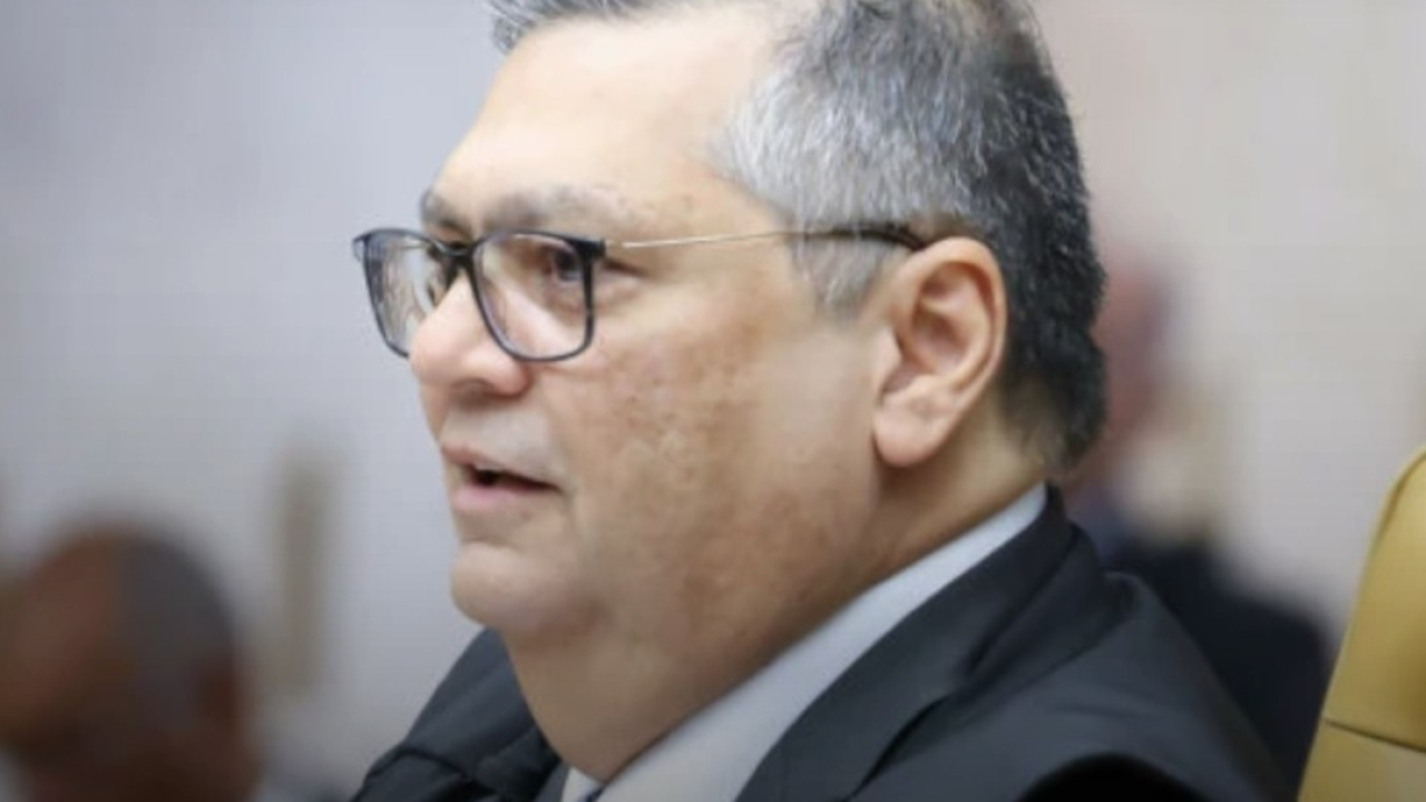Julgamento sobre compra obrigatória de Bíblia é adiado por Dino